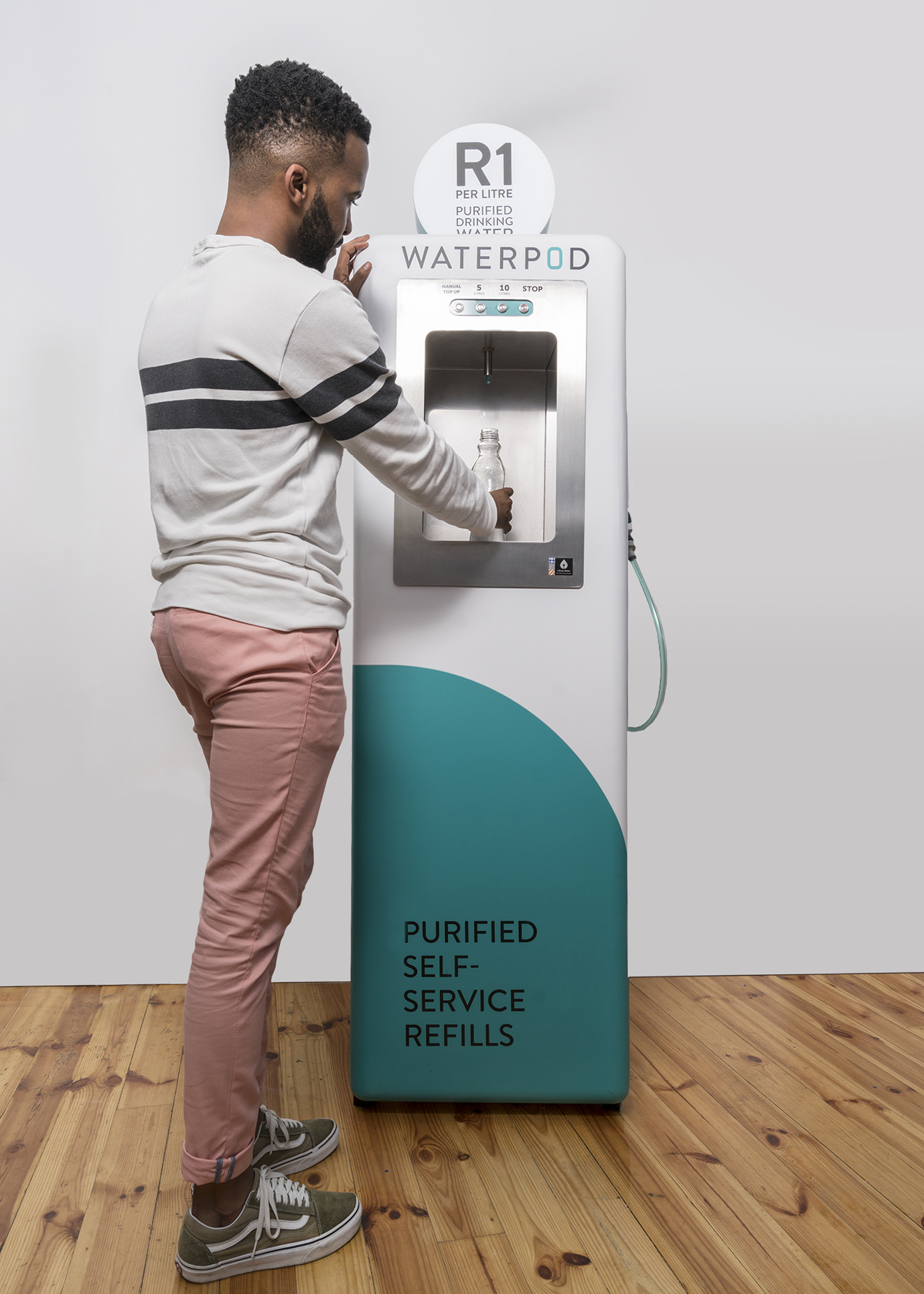 Person using Waterpod in store